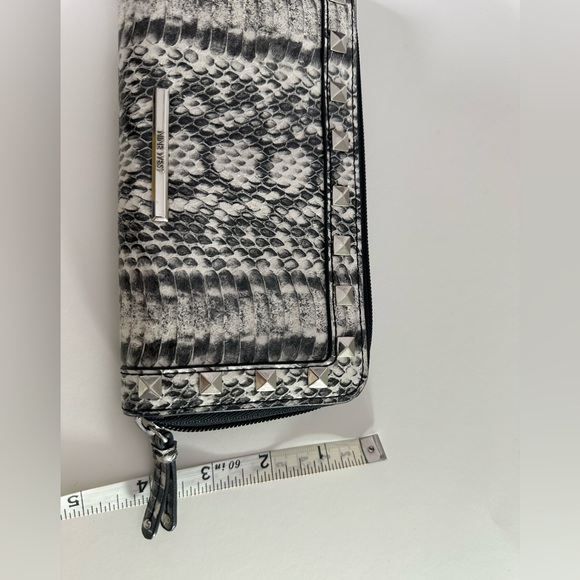 Nine West Wallet, snake skin style pattern, several compartments. - Picture 11 of 12